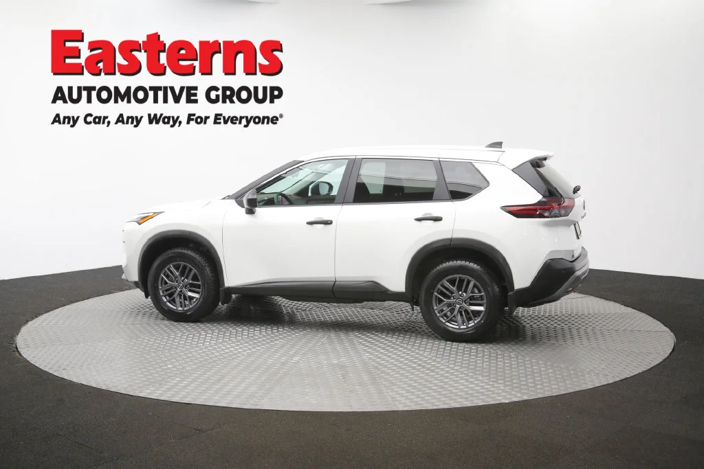 Used 2023 White Nissan S image 63