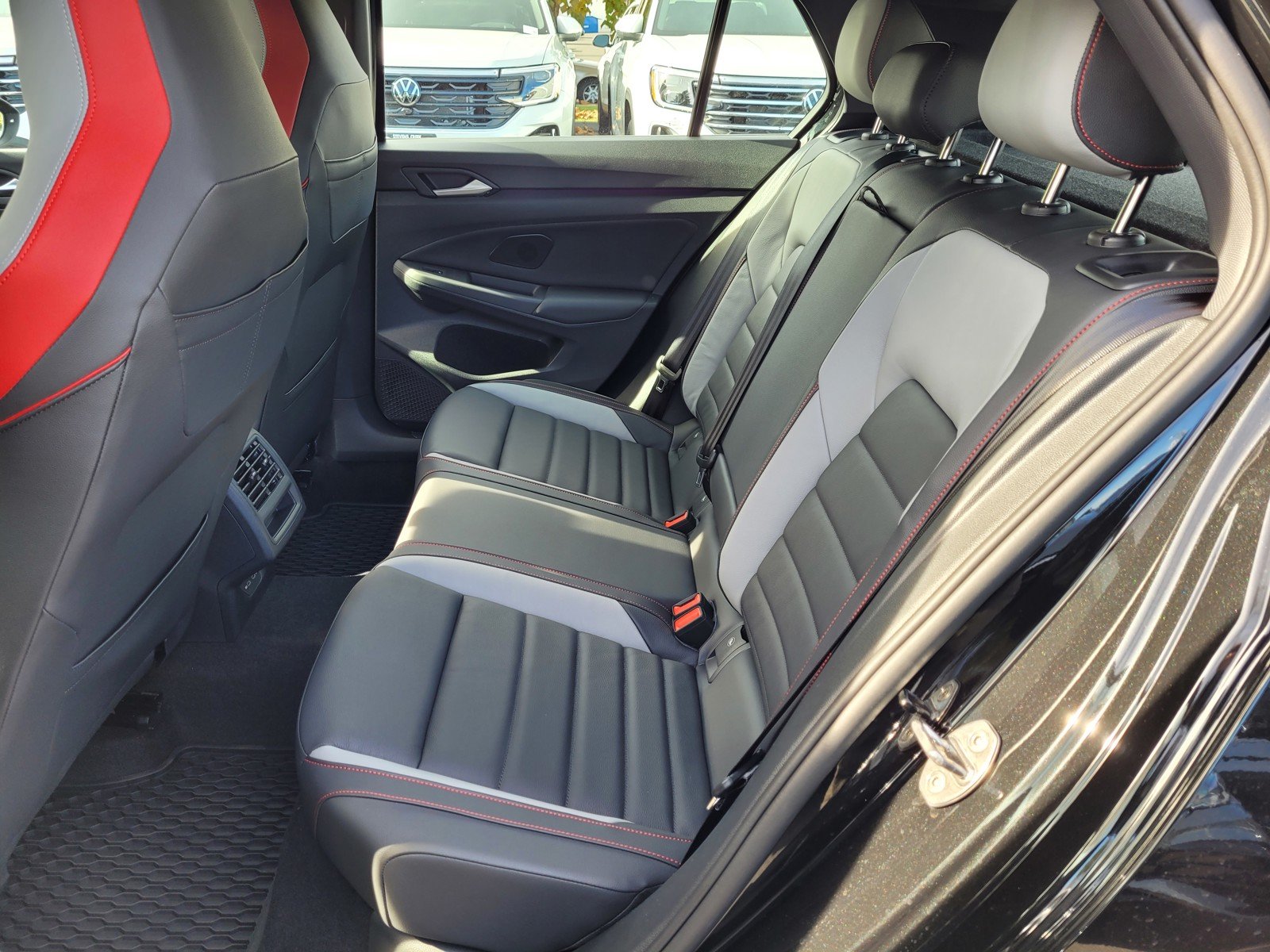 2024 Volkswagen Golf GTI SE - Photo 7