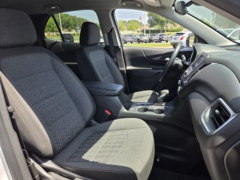 Used 2024 Summit White CHEVROLET LT image 16