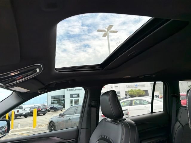 Used 2024 Gray Jeep Altitude X image 7