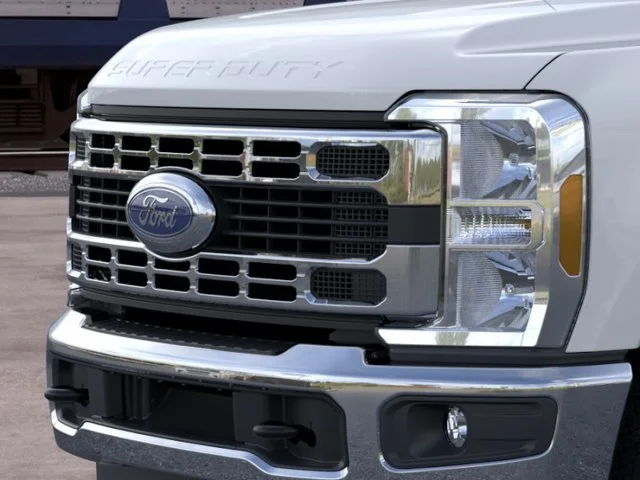 New 2026 Oxford White Ford XLT image 17