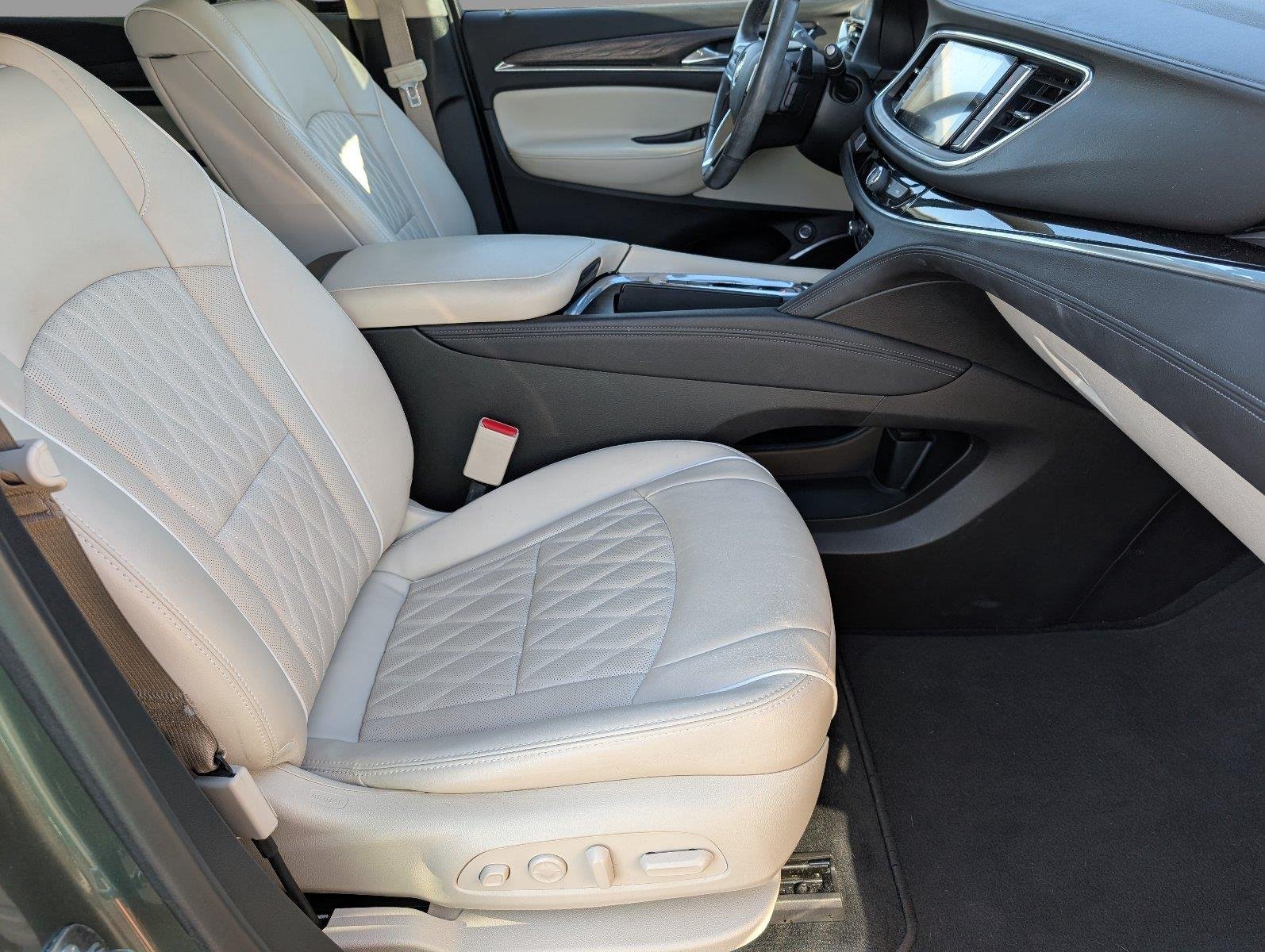 Used 2022 SAGE METALLIC Buick Avenir image 41