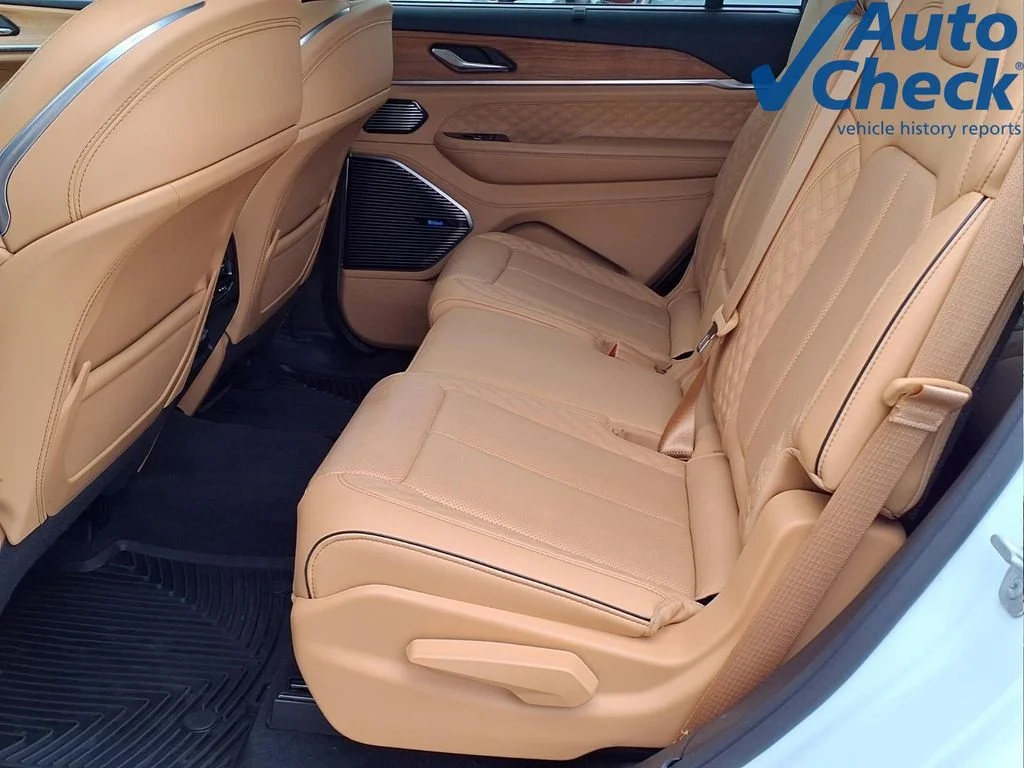 Used 2023 White/off-white Jeep Summit image 12