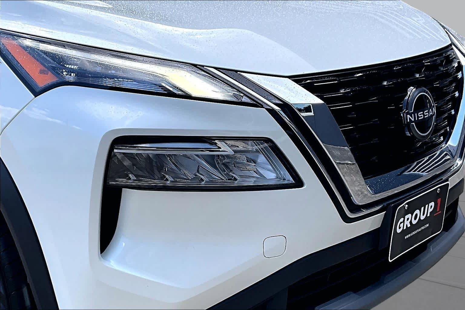 Used 2023 Pearl White Tricoat Nissan SV image 30