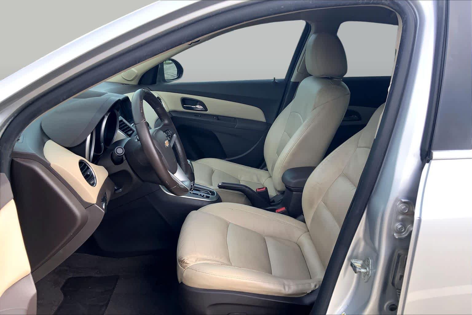 Used 2016 Silver Ice Metallic Chevrolet LT image 8