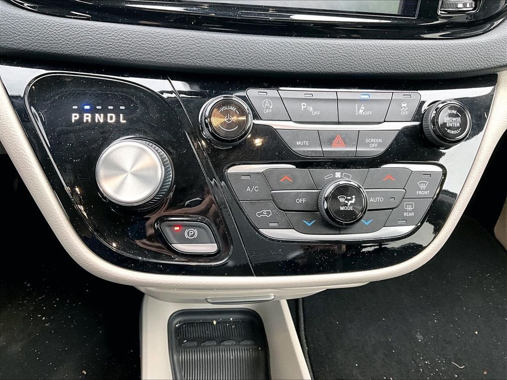 Used 2023 White Chrysler Touring L image 26