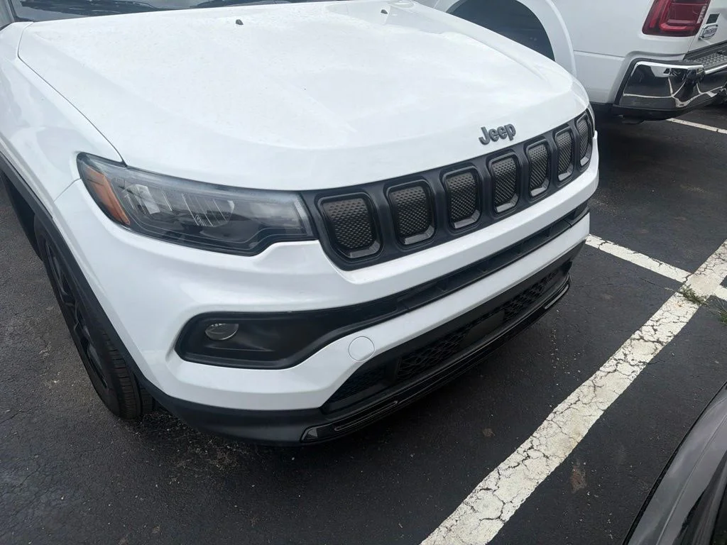 Used 2022 White Jeep Altitude image 6