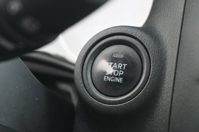 Used 2016 White Mazda Grand Touring image 21