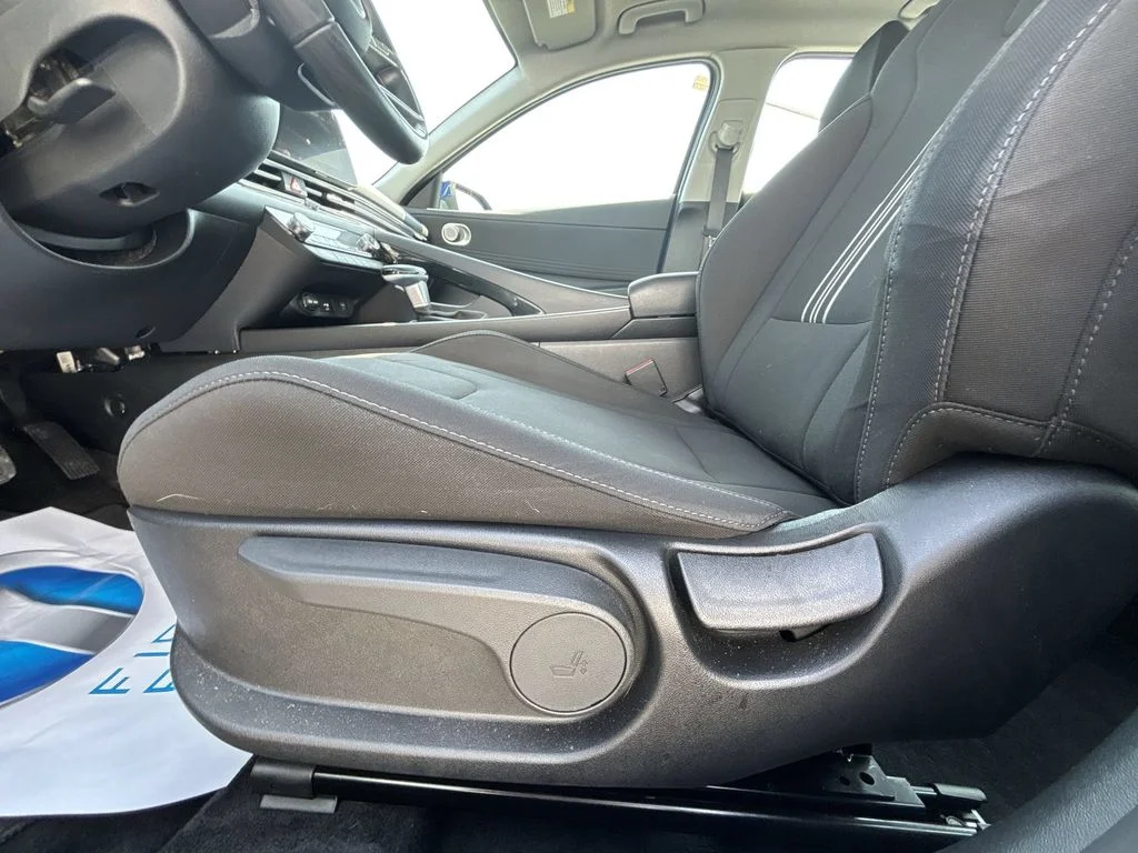 Used 2025 Blue Hyundai SEL Convenience image 14