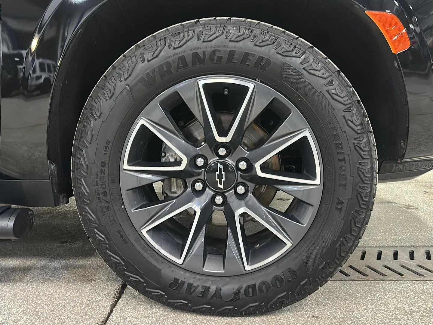 Used 2022 Black Chevrolet Z71 image 9