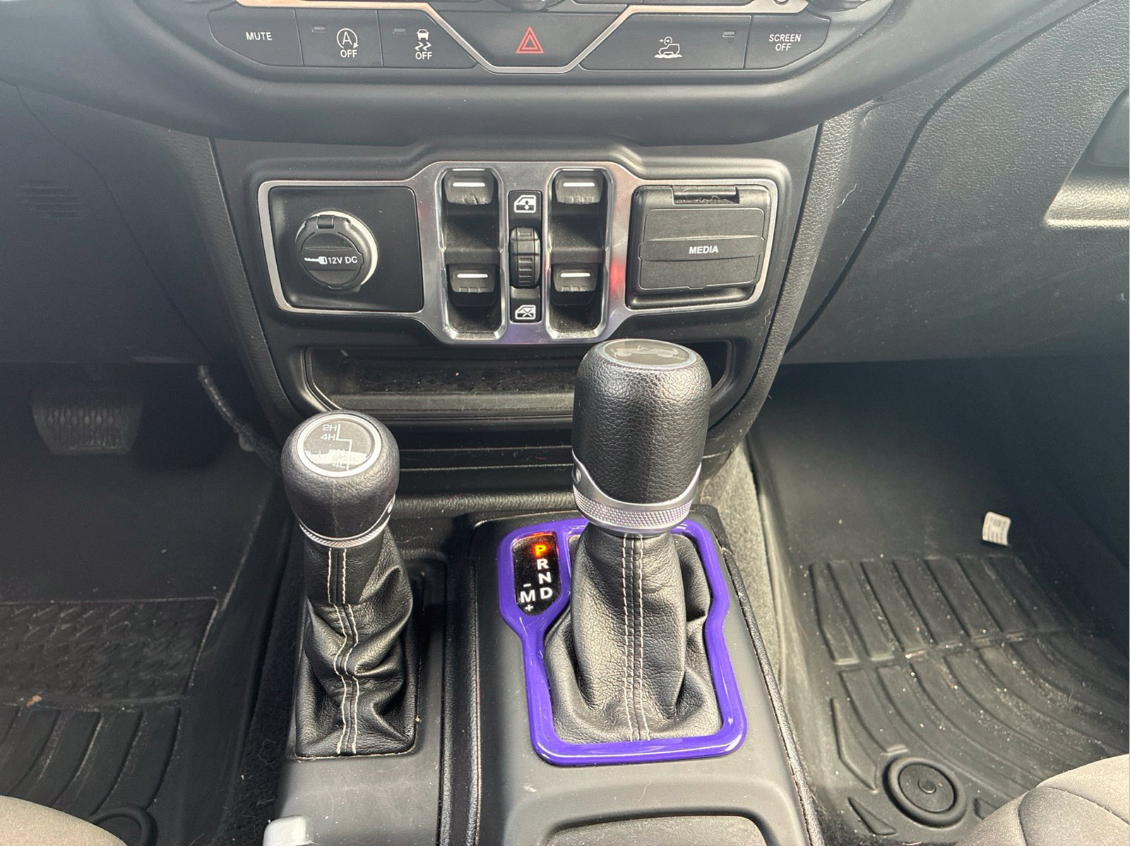 Used 2021 White Jeep Unlimited Sahara image 18