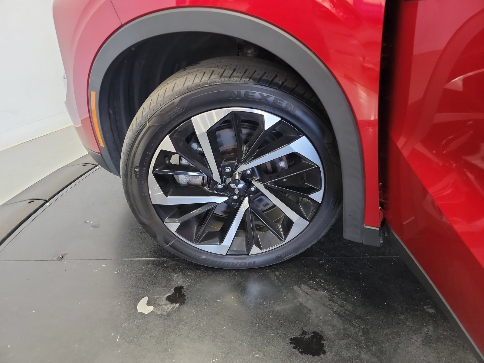 Used 2023 Red Diamond Mitsubishi SE image 28
