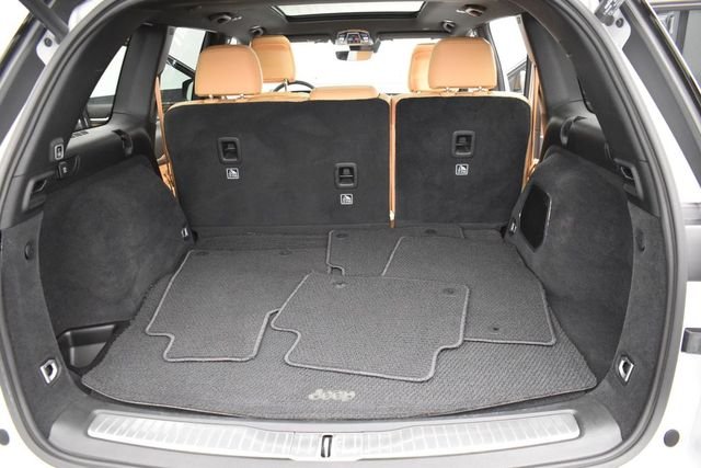 Used 2024 Silver Jeep Summit image 12