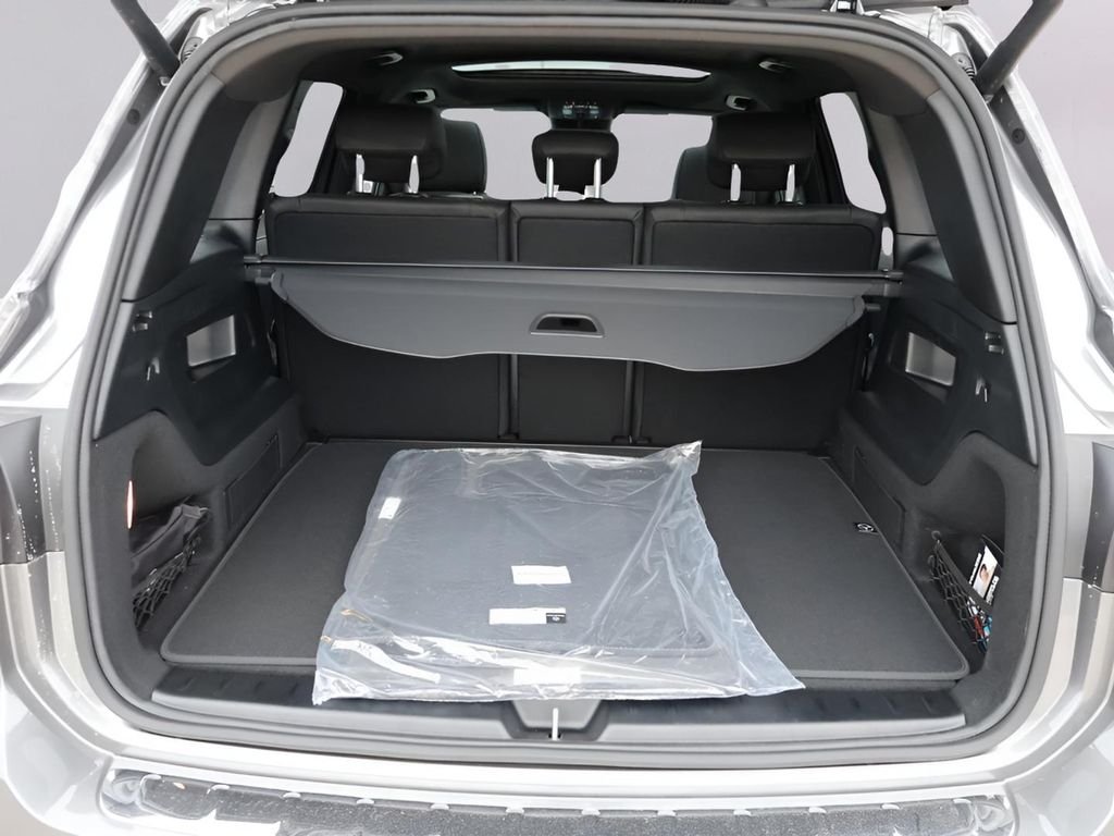 New 2026 Mountain Grey Metallic Mercedes-Benz GLB 250 image 17