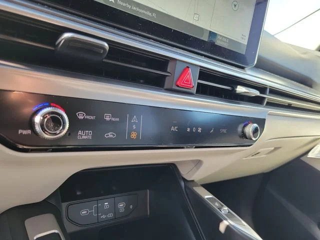 2025 Kia Sorento S - Photo 17
