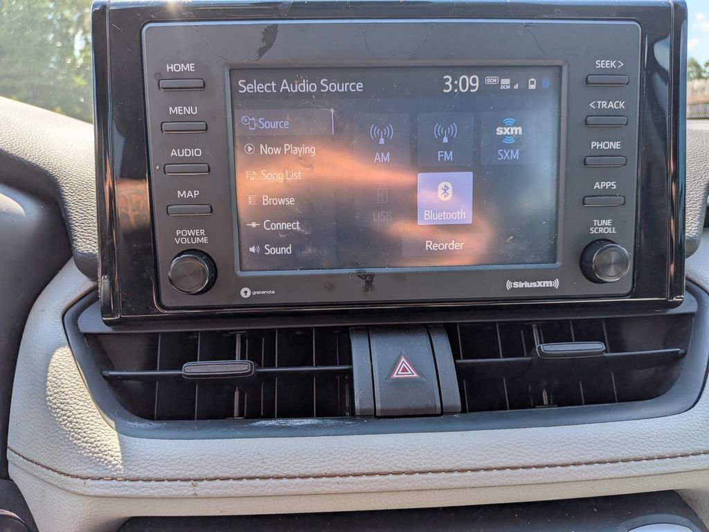Used 2021 Silver Toyota XLE image 19