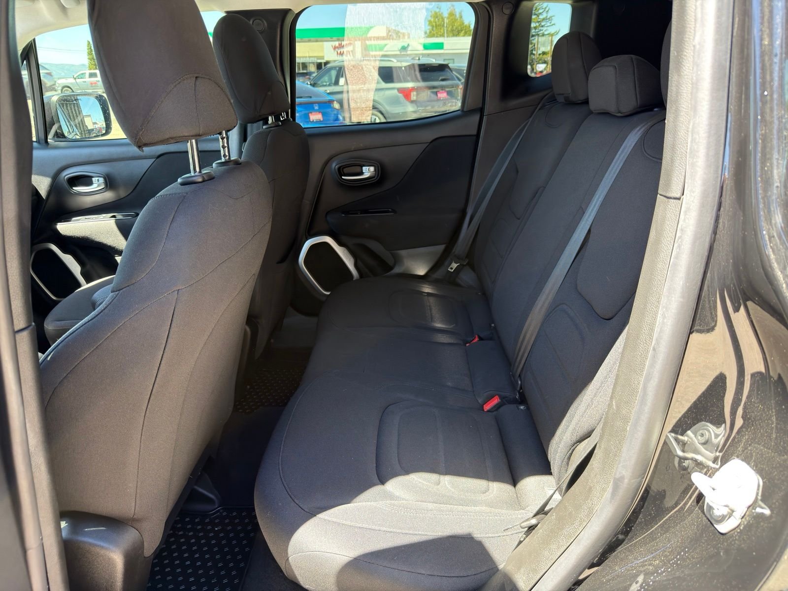 Used 2018 Black Jeep Latitude image 27