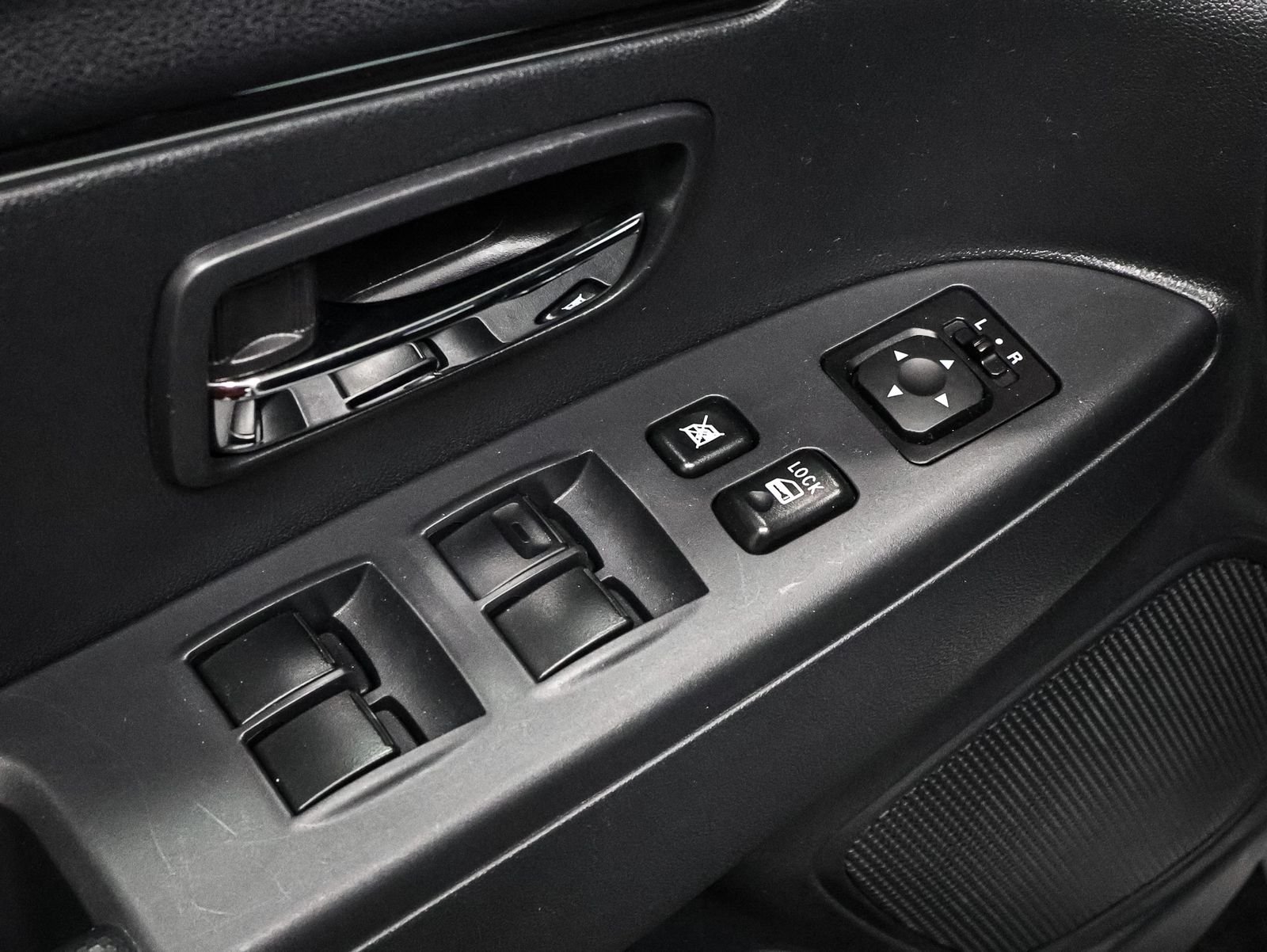 2025 Mitsubishi Outlander Sport ES - Photo 19