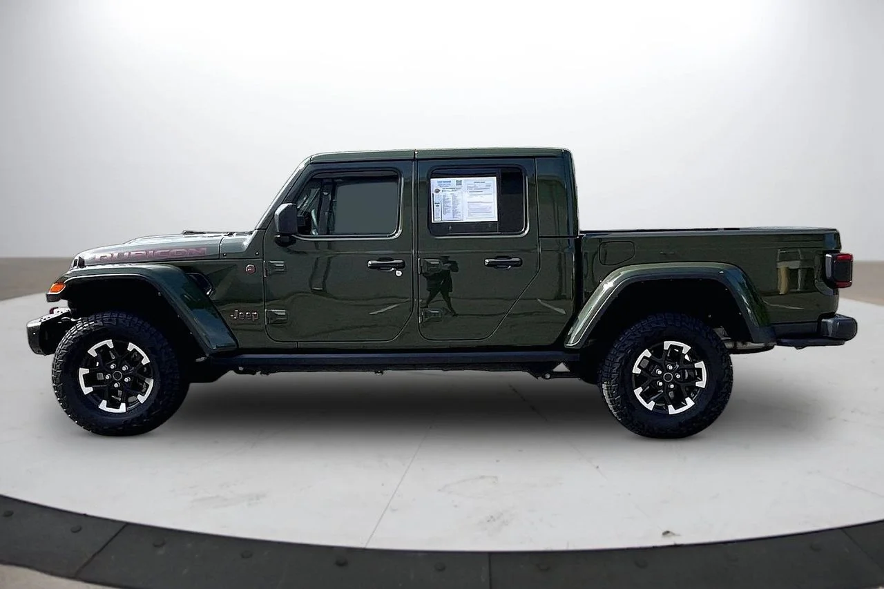 Used 2024 Green Jeep Rubicon image 5