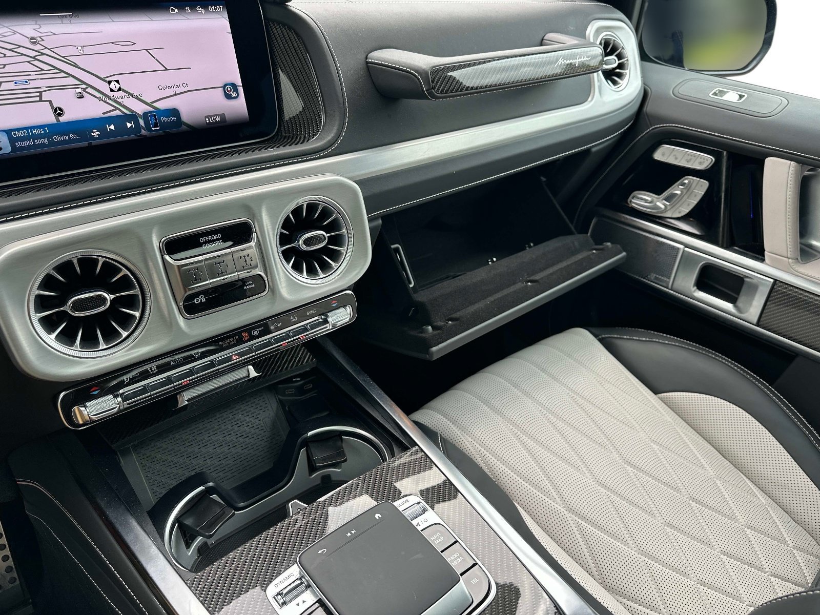 Certified Used 2025 MANUFAKTUR Brilliant Blue Magno Mercedes-Benz AMG® G 63 image 33