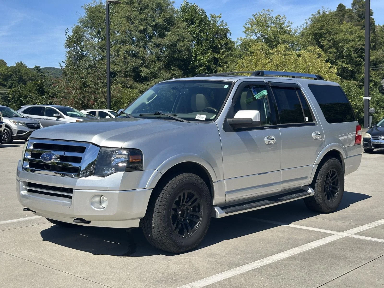 Used 2012  Ford Limited image 3