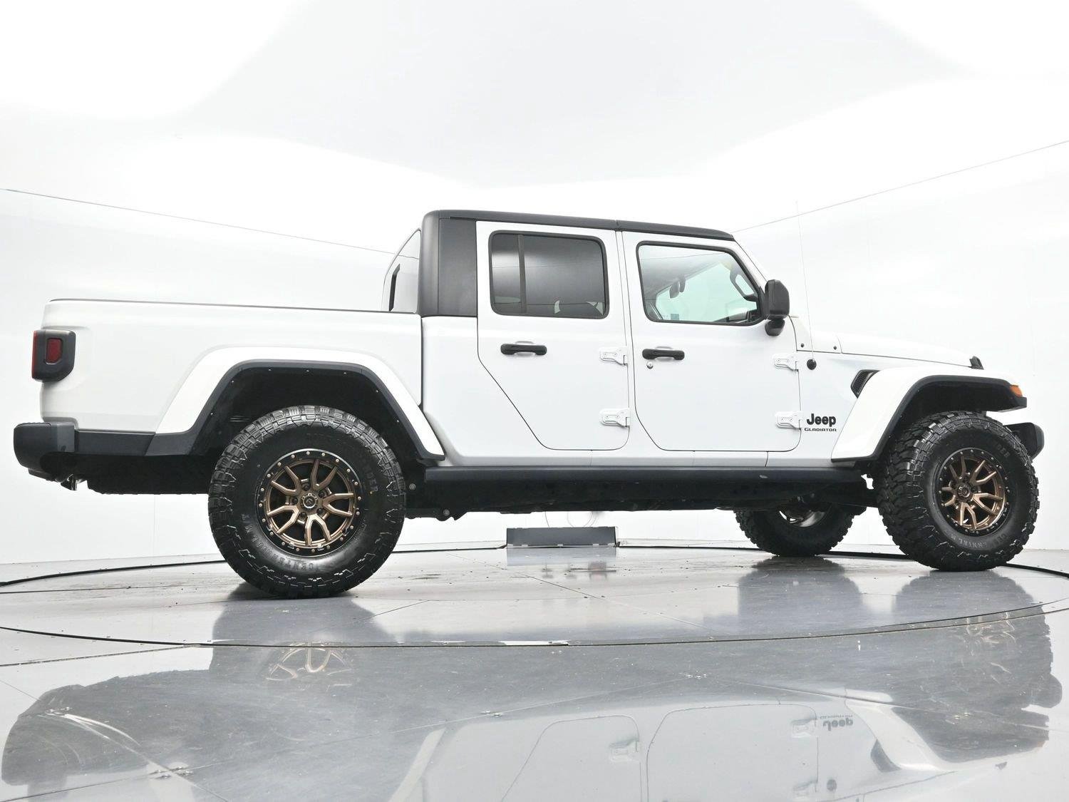 Used 2022 Bright White Clearcoat Jeep Willys image 49