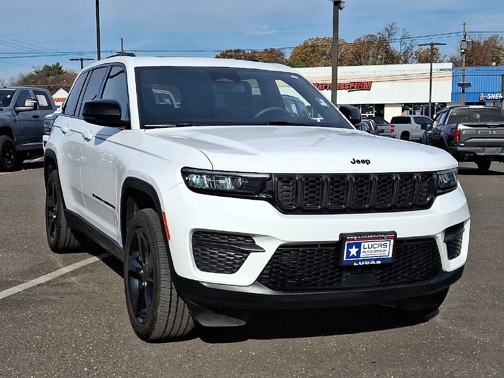 Used 2023 White Jeep Altitude 4x4 image 2