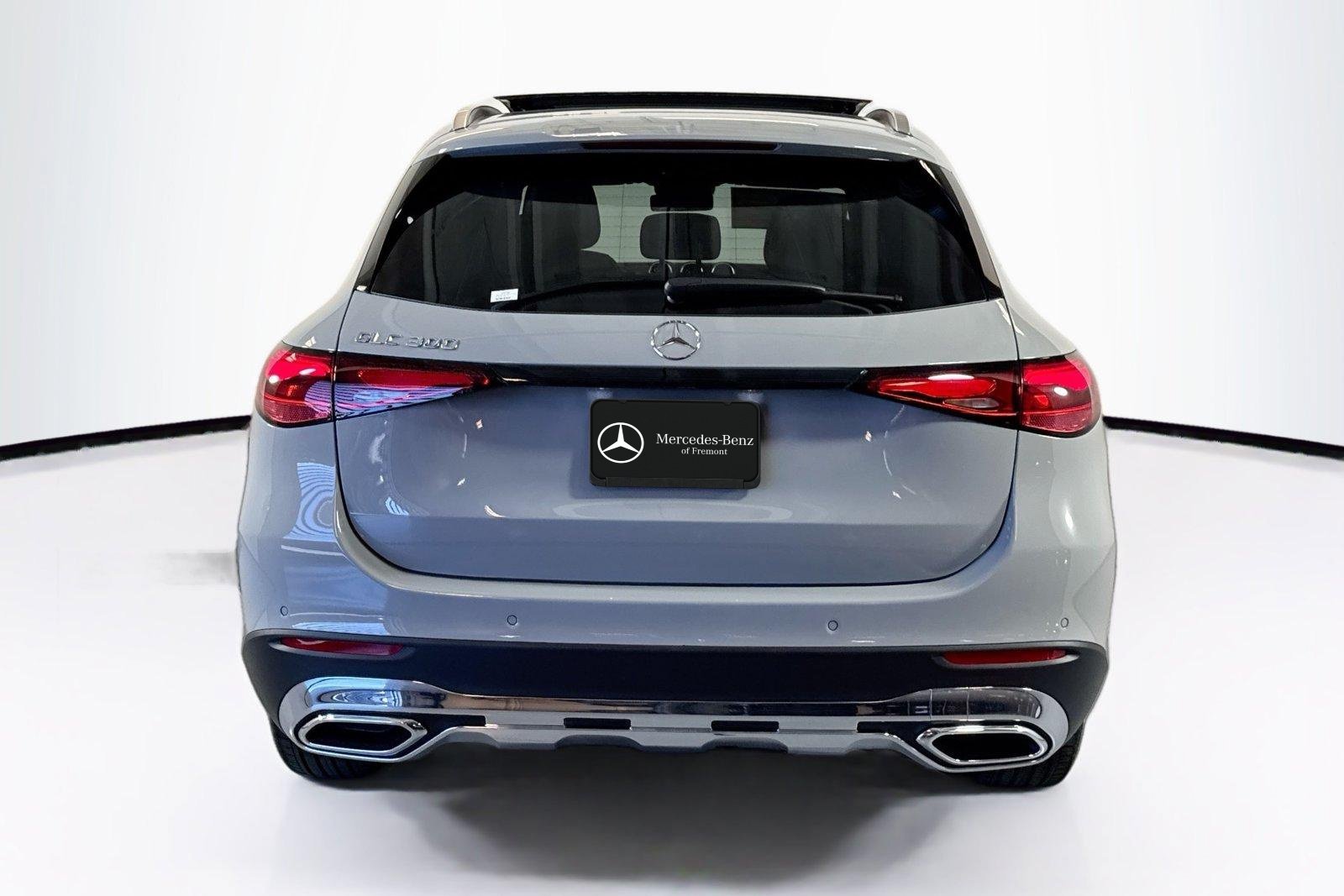 New 2026 Manufaktur Alpine Grey Mercedes-Benz GLC 300 image 6