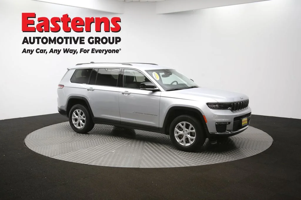 Used 2023 Silver Jeep Limited image 49