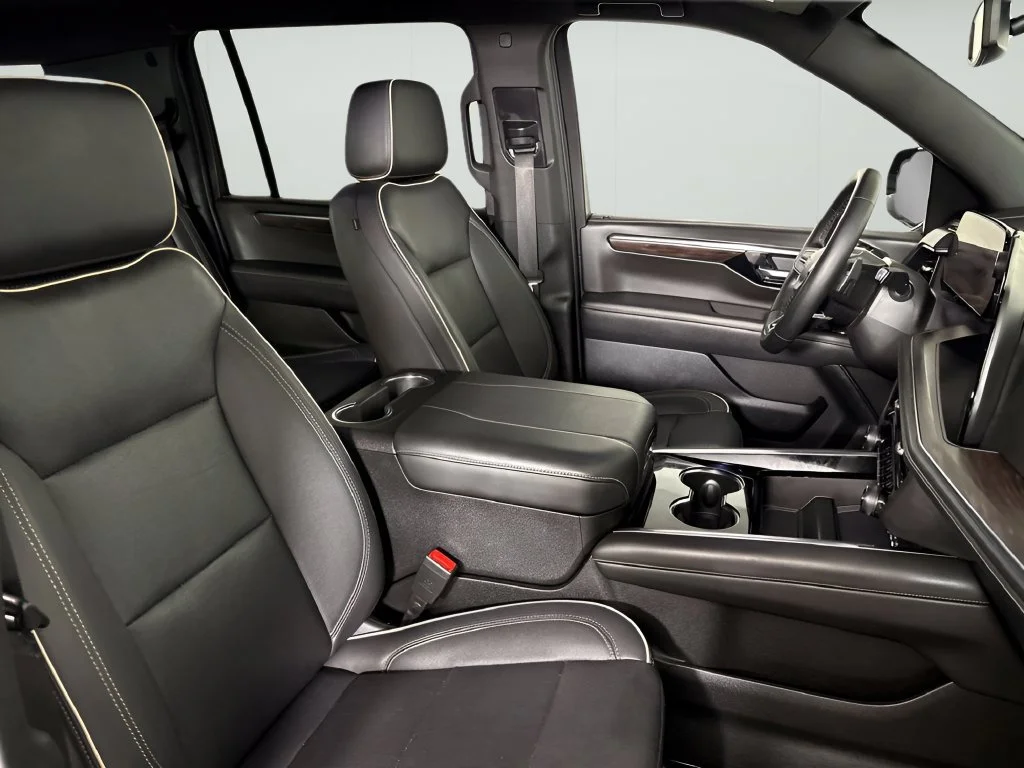Used 2025 Dark Ash Metallic Chevrolet Premier image 20