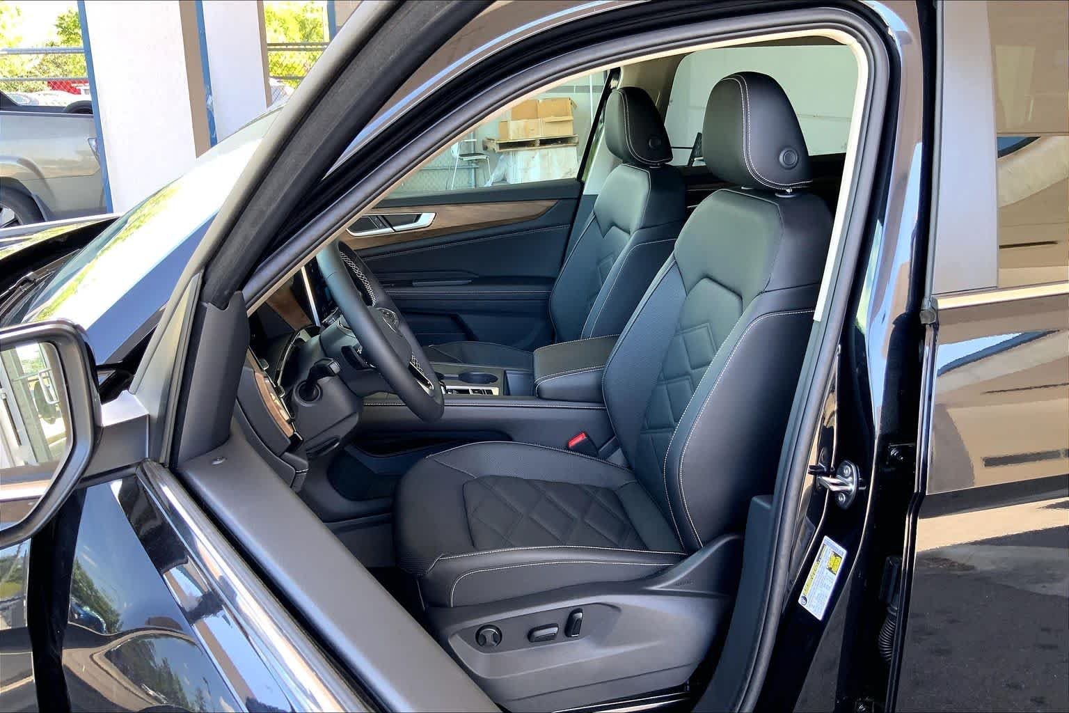 New 2026 Deep Black Pearl Volkswagen 2.0T SE image 9