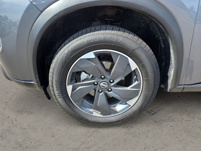 Used 2024 Gray Nissan SV image 9