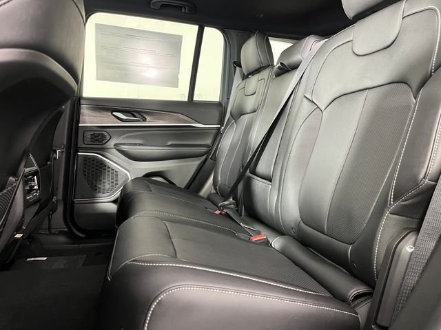 New 2026 Bright White Clear-Coat Exterior Paint Jeep Limited Reserve image 7