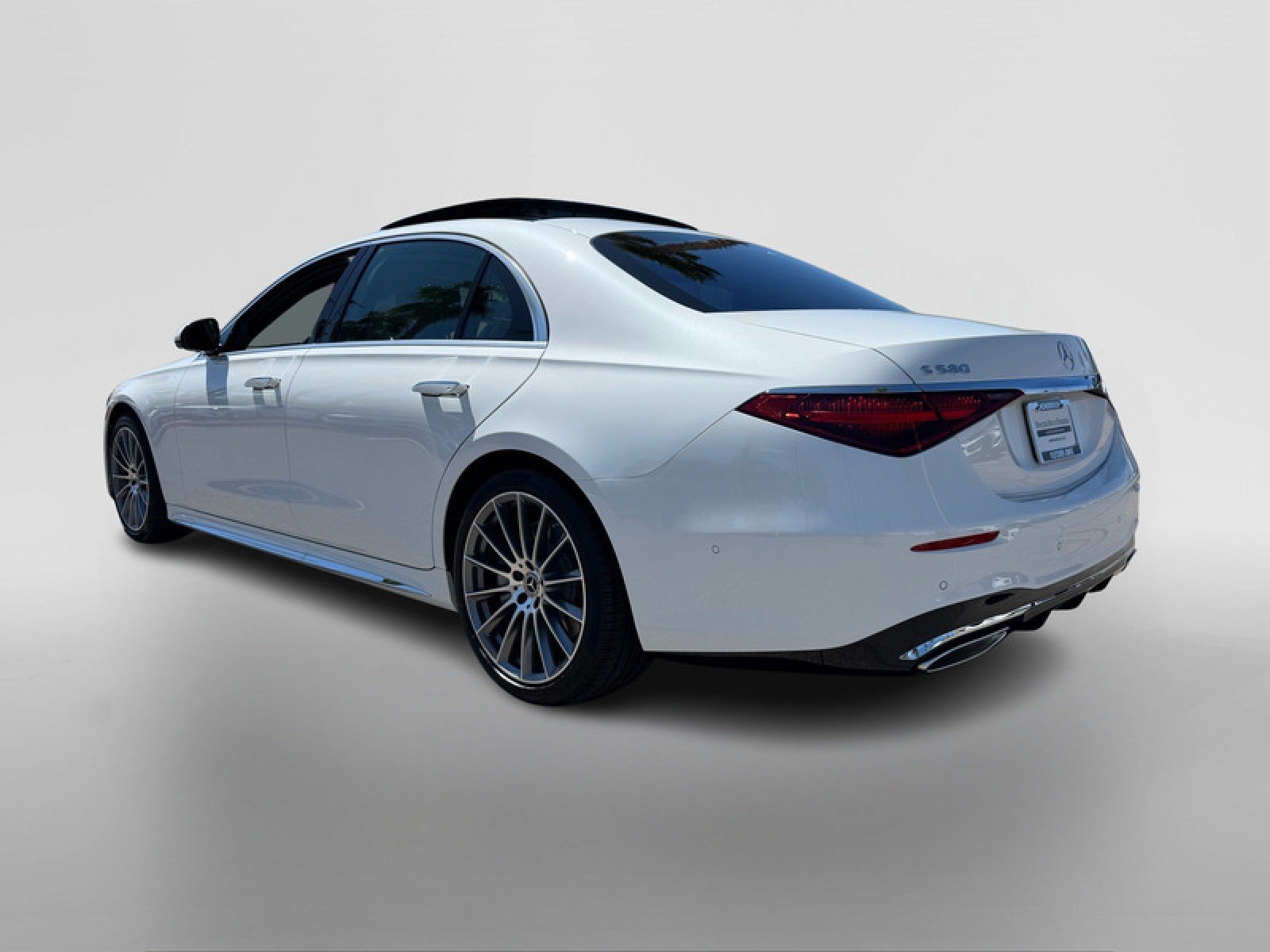 New 2026 MANUFAKTUR Moonlight White Metallic Mercedes-Benz S 580 4MATIC® Sedan image 3