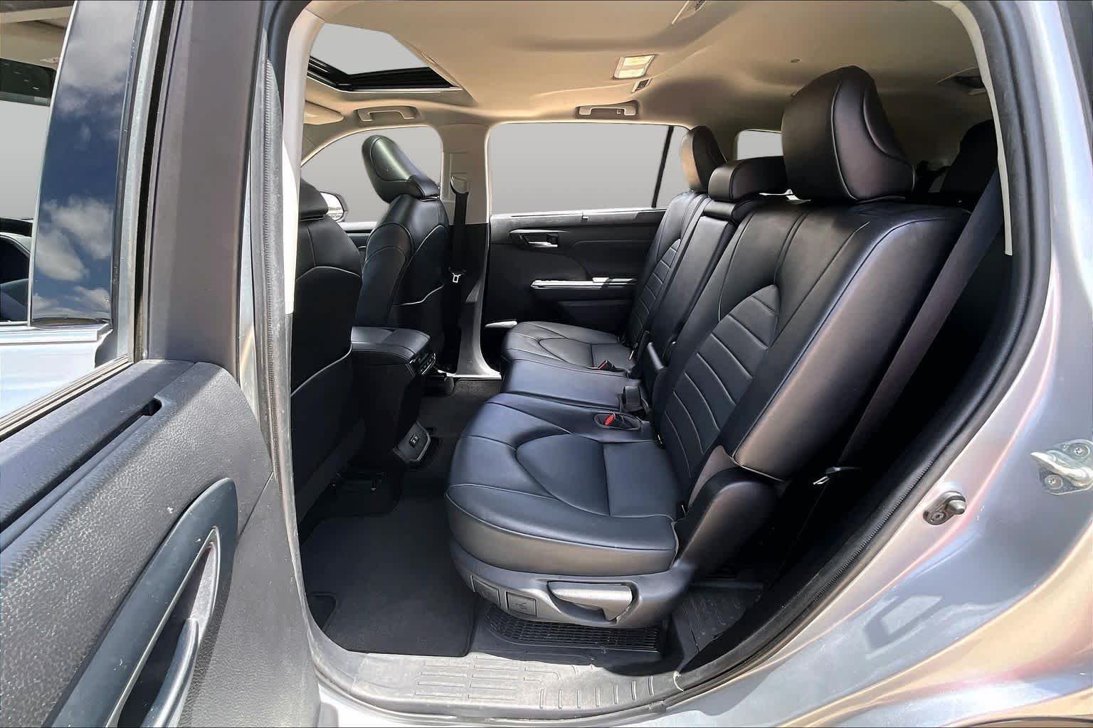 Used 2021 Celestial Silver Metallic Toyota Hybrid XLE image 21