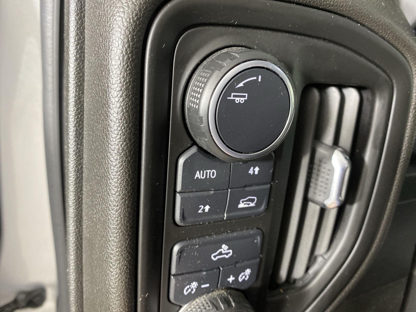 Used 2022 Silver Ice Metallic Chevrolet Custom image 15