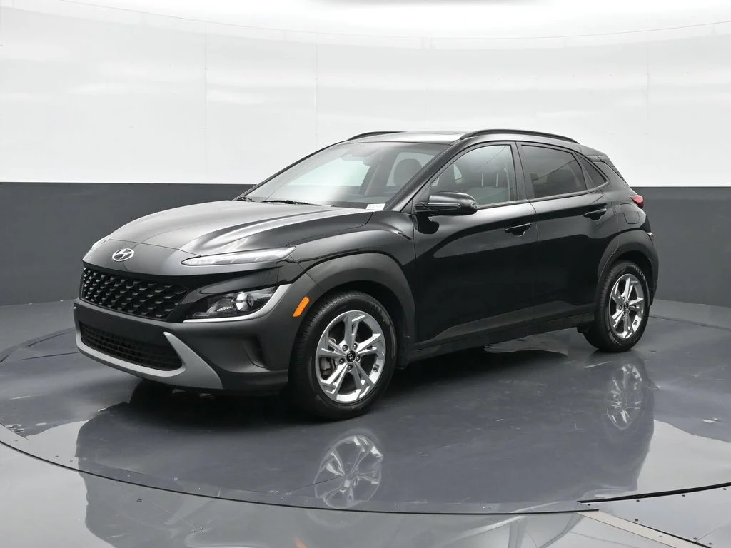 Used 2023 Black Hyundai SEL image 1