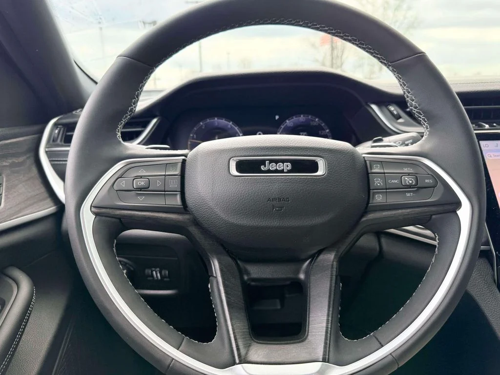 Used 2024 Silver Jeep Limited image 17