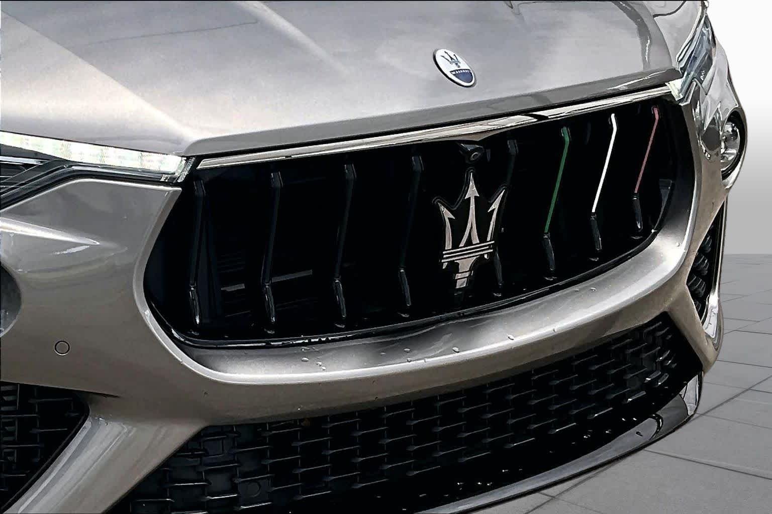 Used 2022 Grigio Metallic Maserati Modena image 30