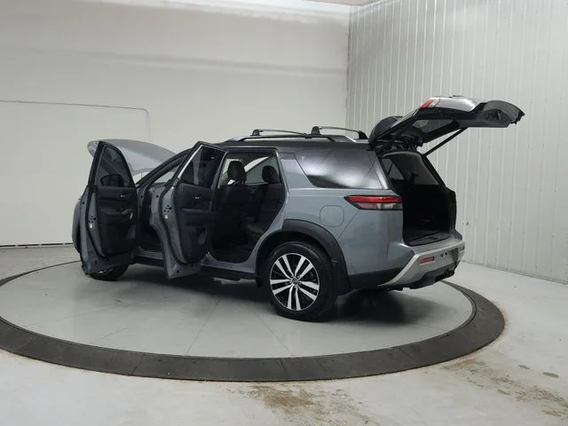 Used 2024 Gray Nissan Platinum image 14