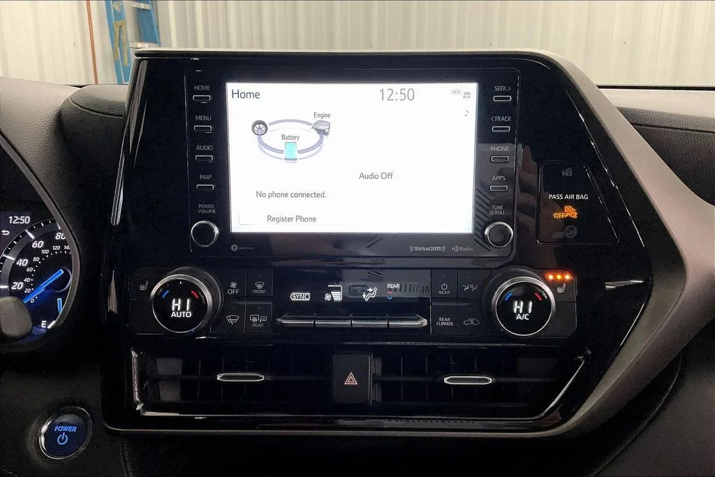 Used 2022 Silver Toyota XLE image 36