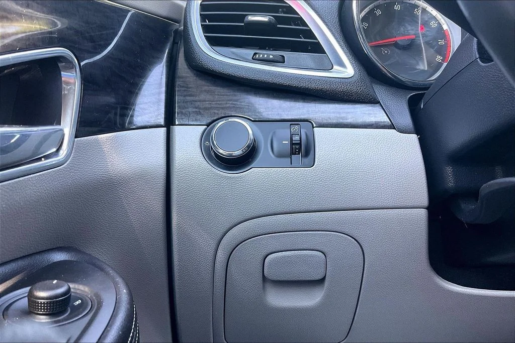 Used 2015 Red Buick Base image 34
