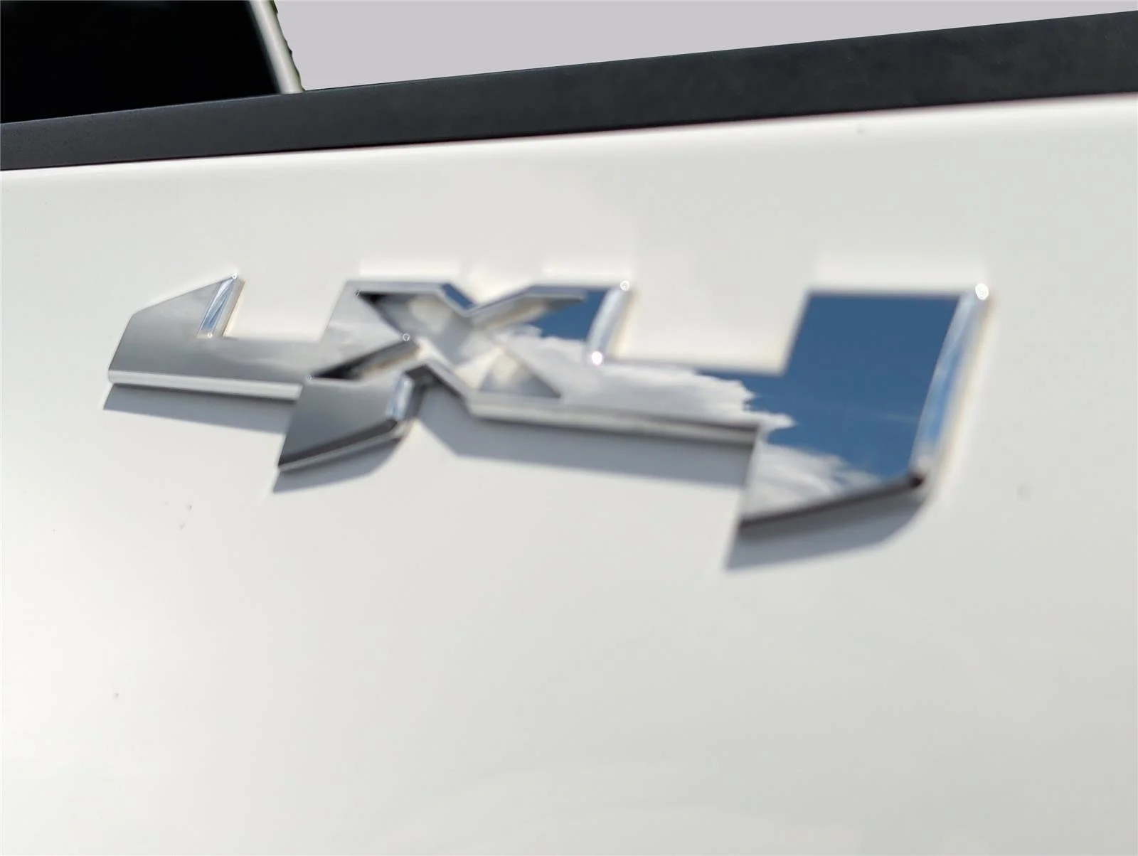 Used 2024 Summit White GMC Pro DRW image 32