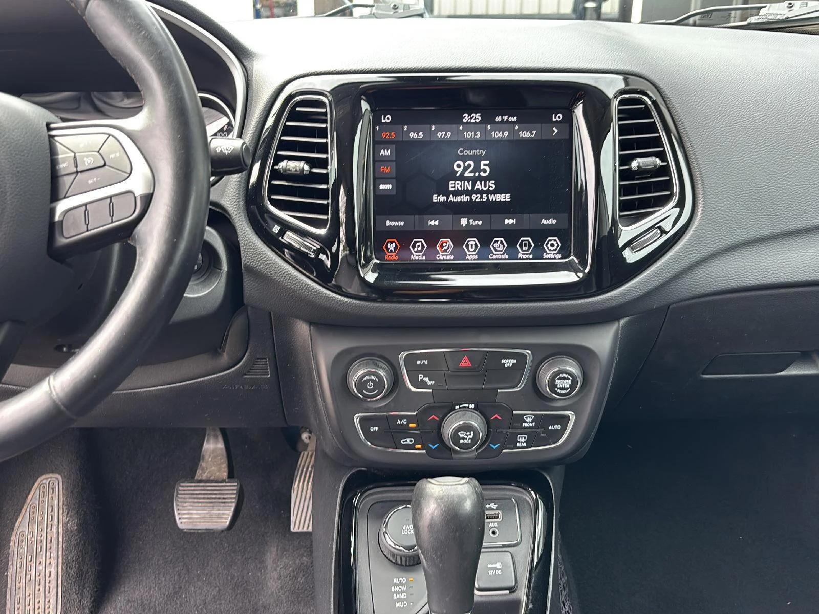 Used 2019 Gy Jeep Limited image 19