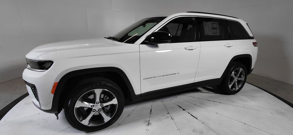 New 2026 Bright White Clear-Coat Exterior Paint Jeep Limited image 4