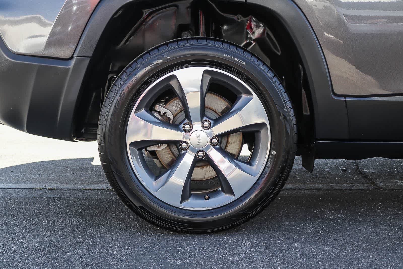 Used 2019 Granite Crystal Metallic Clearcoat Jeep Limited image 11