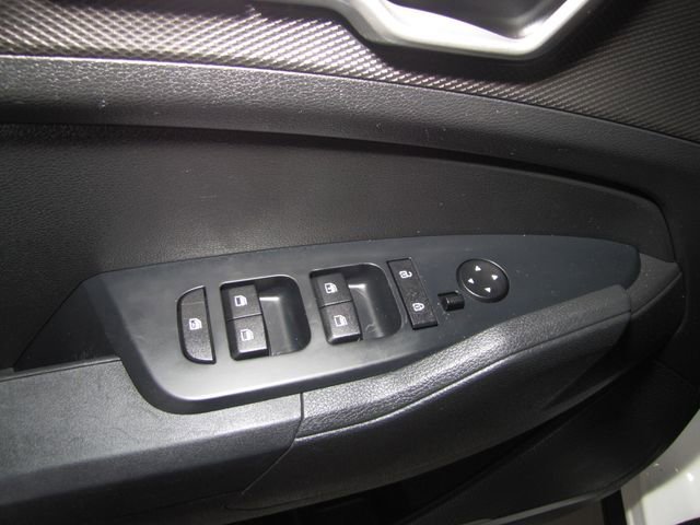 Used 2023 Snow White Pearl Kia LX image 11