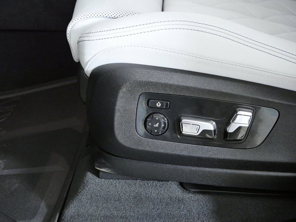 2026 BMW X5 M60i - Photo 38
