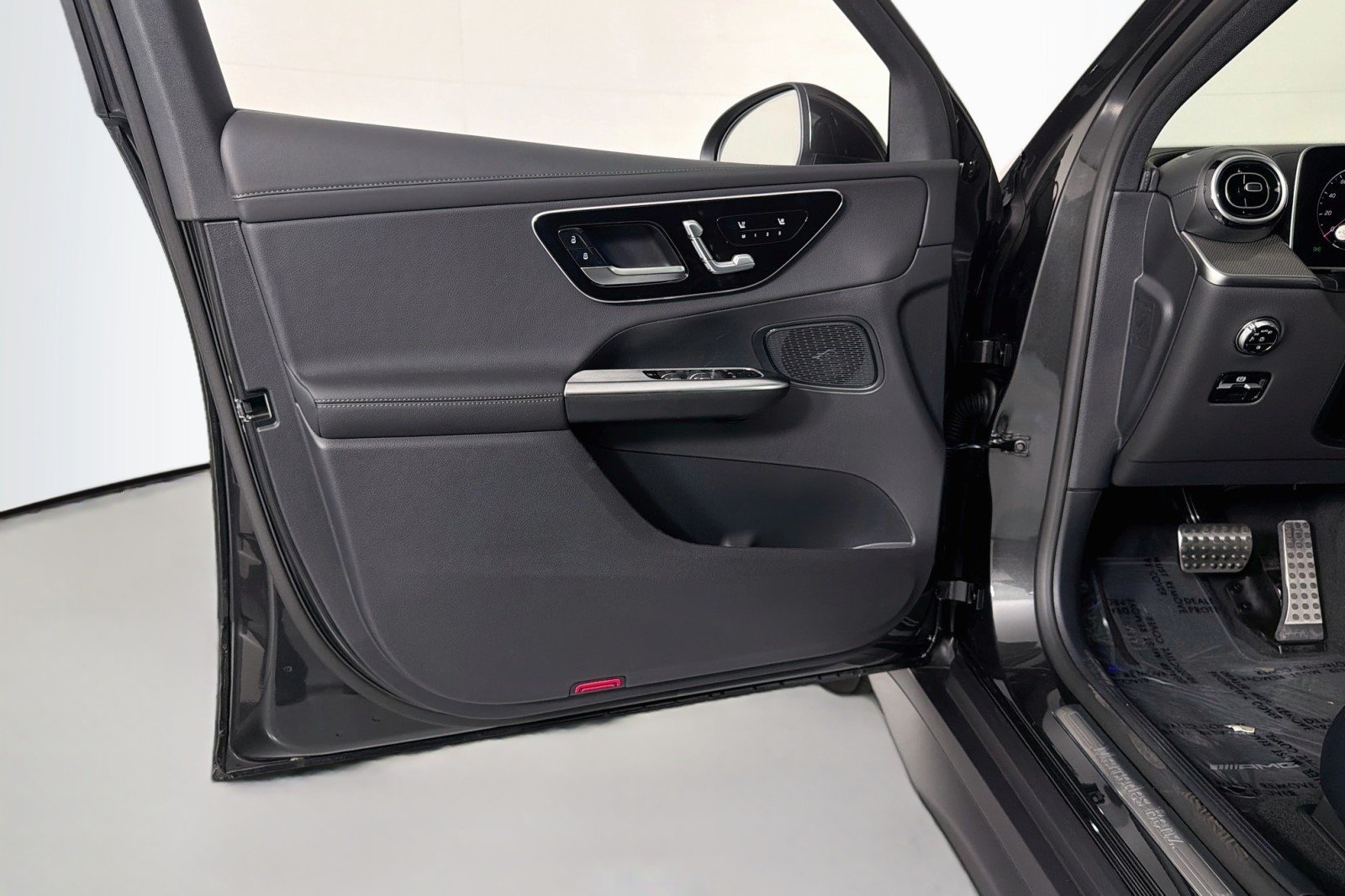 New 2026 Graphite Grey Metallic Mercedes-Benz GLC 300 SUV image 20