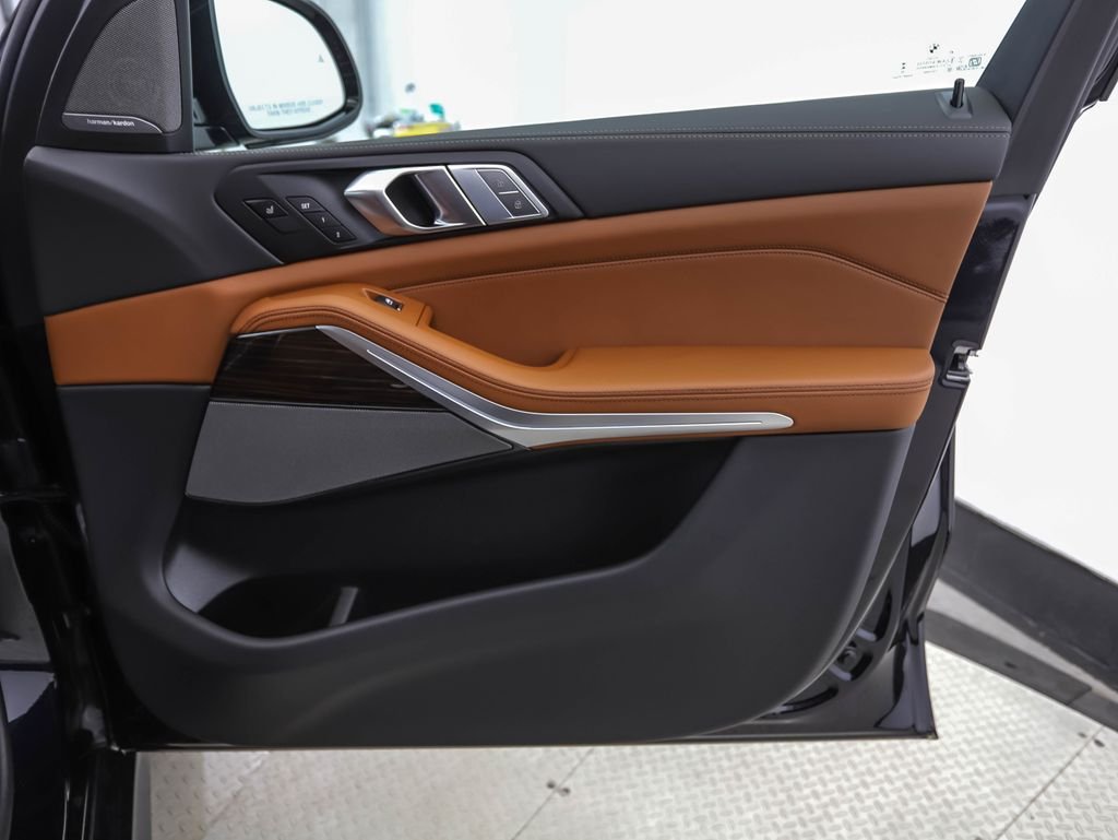 New 2027 Carbon Black Metallic BMW xDrive40i image 37